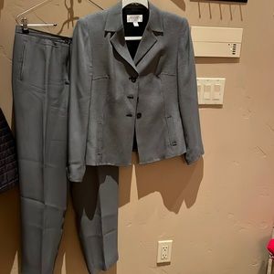 Casual Corner Annex petite lightweight spring/summer suit.